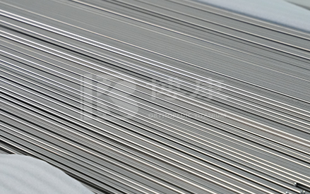 Cum se compară o bară de metal de titan cu barele din oțel inoxidabil sau aluminiu?